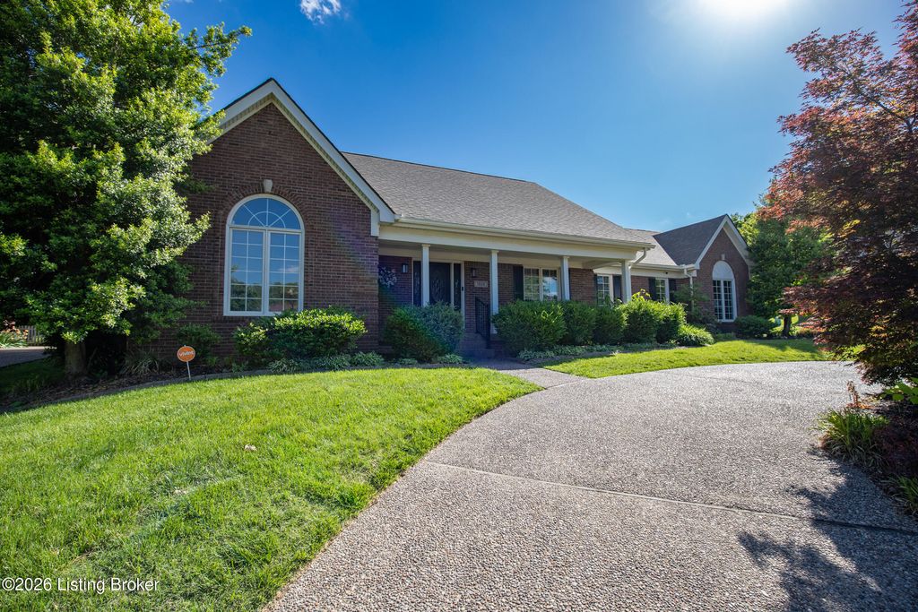 Photo of 1606 Parkridge Pkwy, Louisville, KY 40214 (MLS # 1716727)