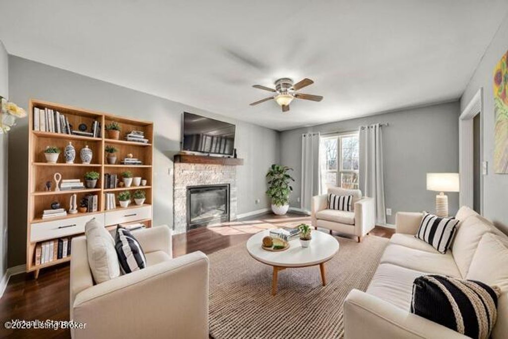 Photo of 7121 Apple Orchard Ln, Crestwood, KY 40014 (MLS # 1708873)