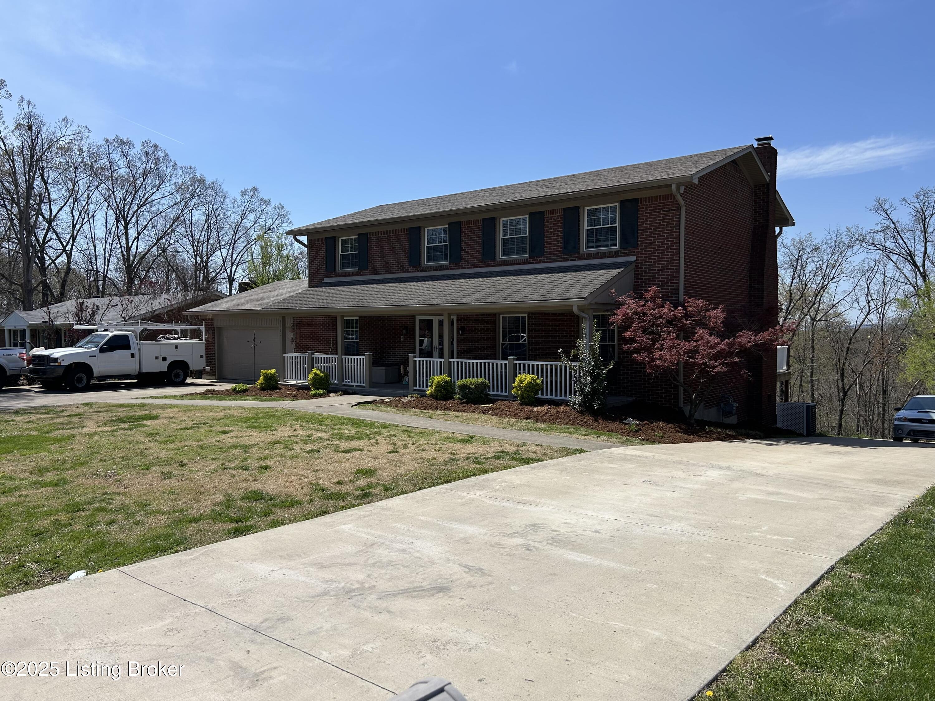 9102 Lakeridge Drive Dr, Louisville, Kentucky image 2