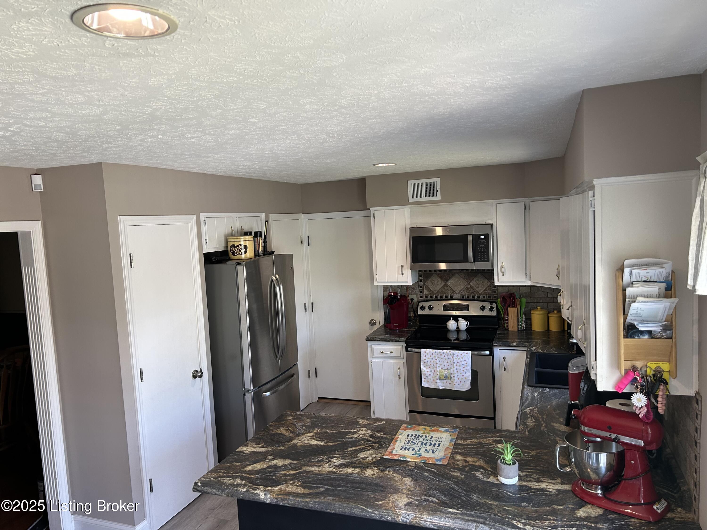 9102 Lakeridge Drive Dr, Louisville, Kentucky image 9