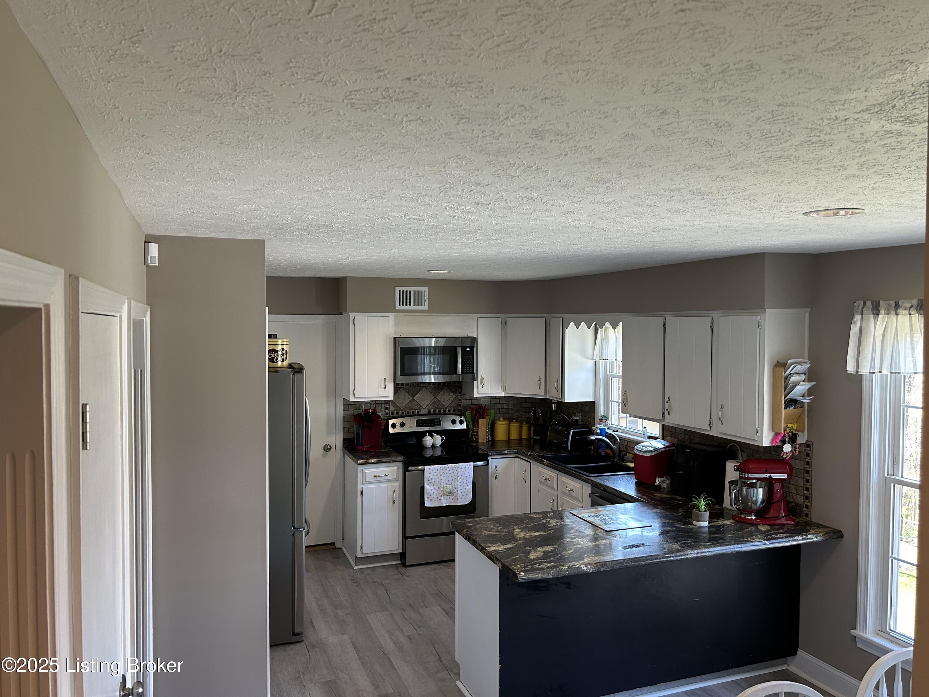9102 Lakeridge Drive Dr, Louisville, Kentucky image 8