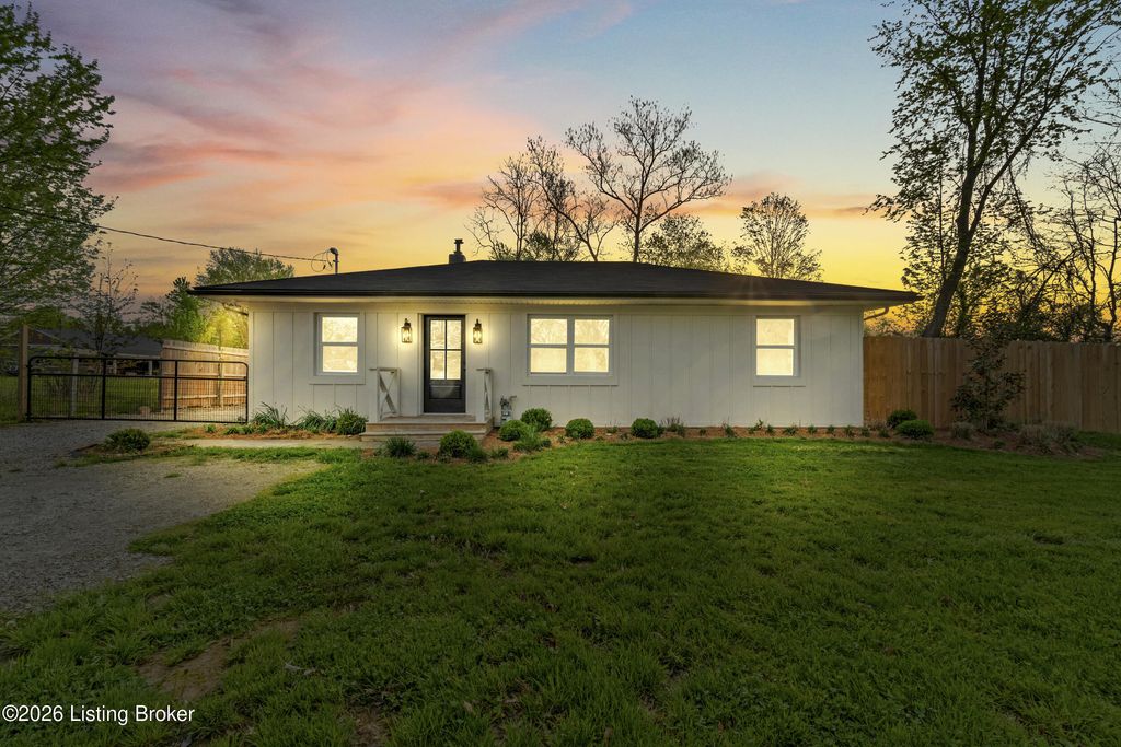 Photo of 5707 Billtown Rd, Jeffersontown, KY 40299 (MLS # 1714410)