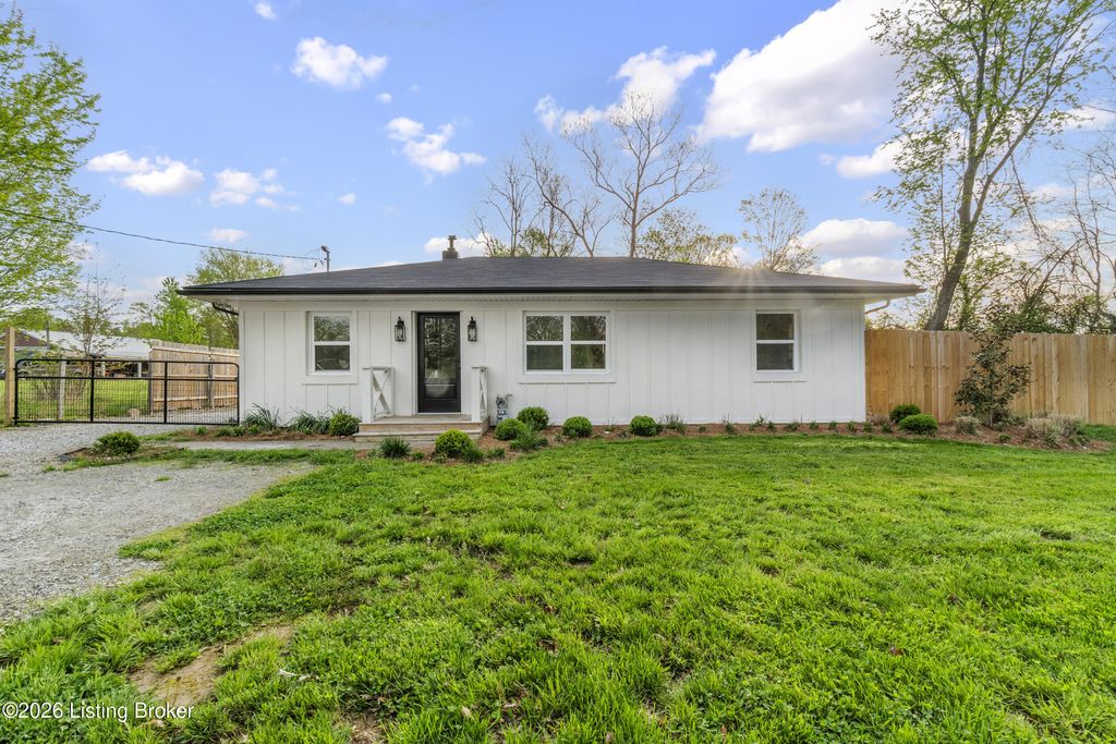 Photo of 5707 Billtown Rd, Jeffersontown, KY 40299 (MLS # 1714410)