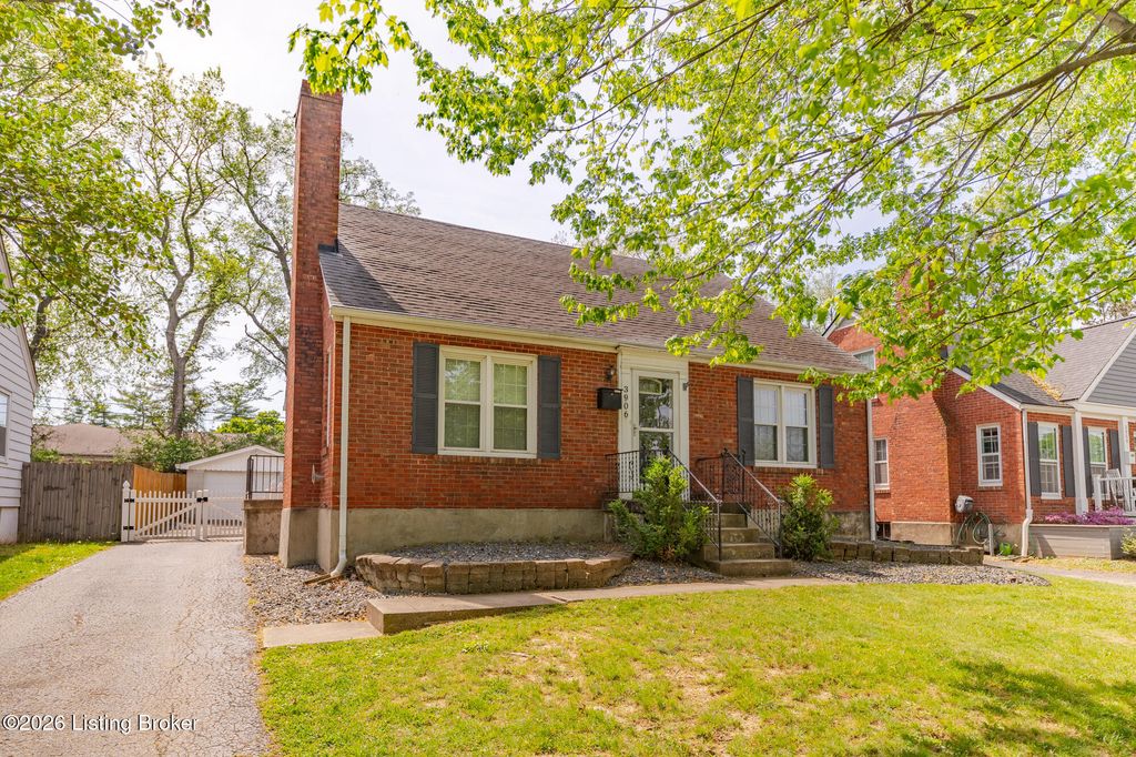 Photo of 3906 Brownlee Rd, Louisville, KY 40207 (MLS # 1716305)
