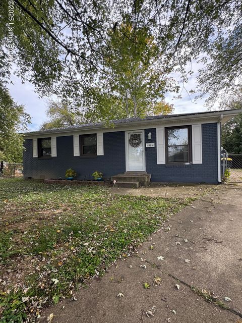 Photo of 5405 Thunder Ct, Louisville, KY 40272 (MLS # 1703878)