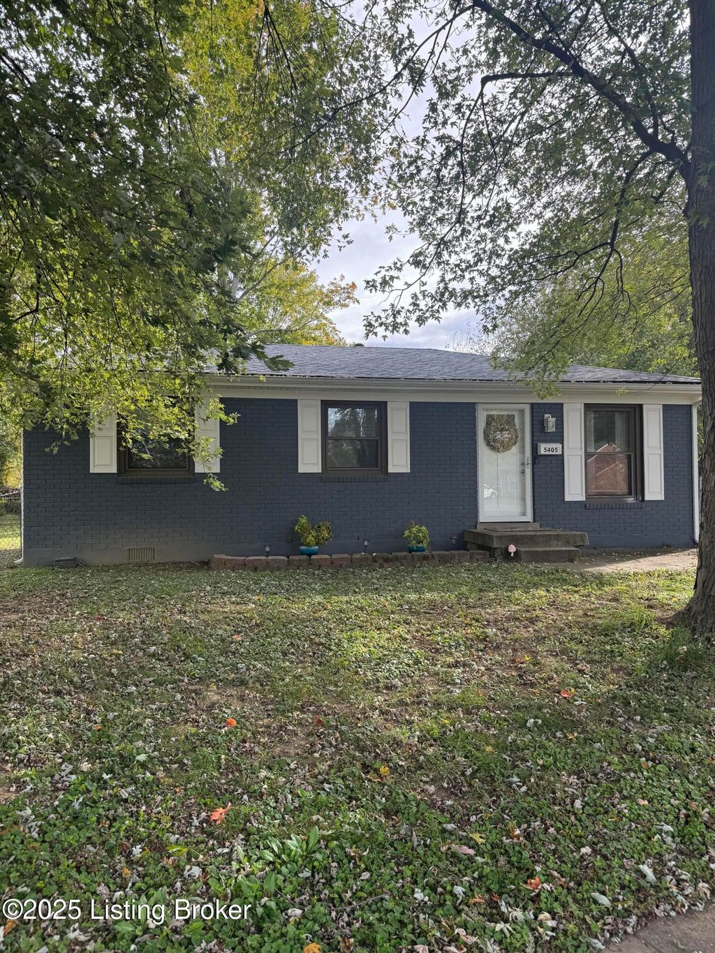 Photo of 5405 Thunder Ct, Louisville, KY 40272 (MLS # 1703878)