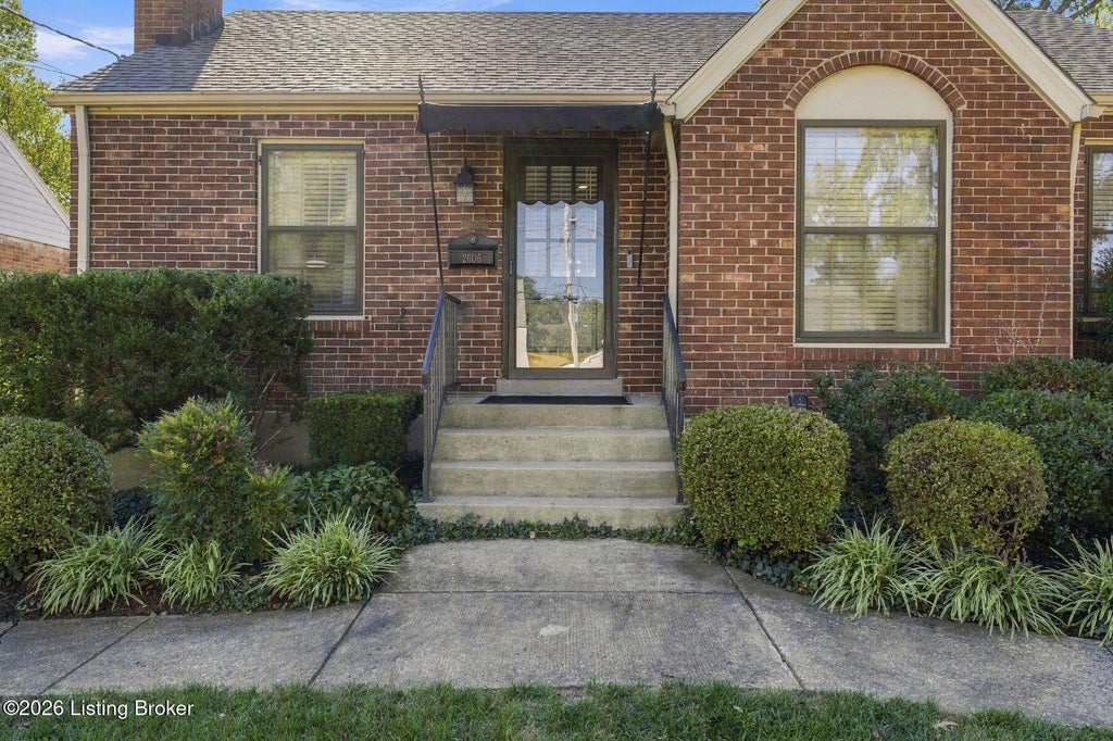 Photo of 2606 Drayton Dr, Louisville, KY 40205 (MLS # 1731989)