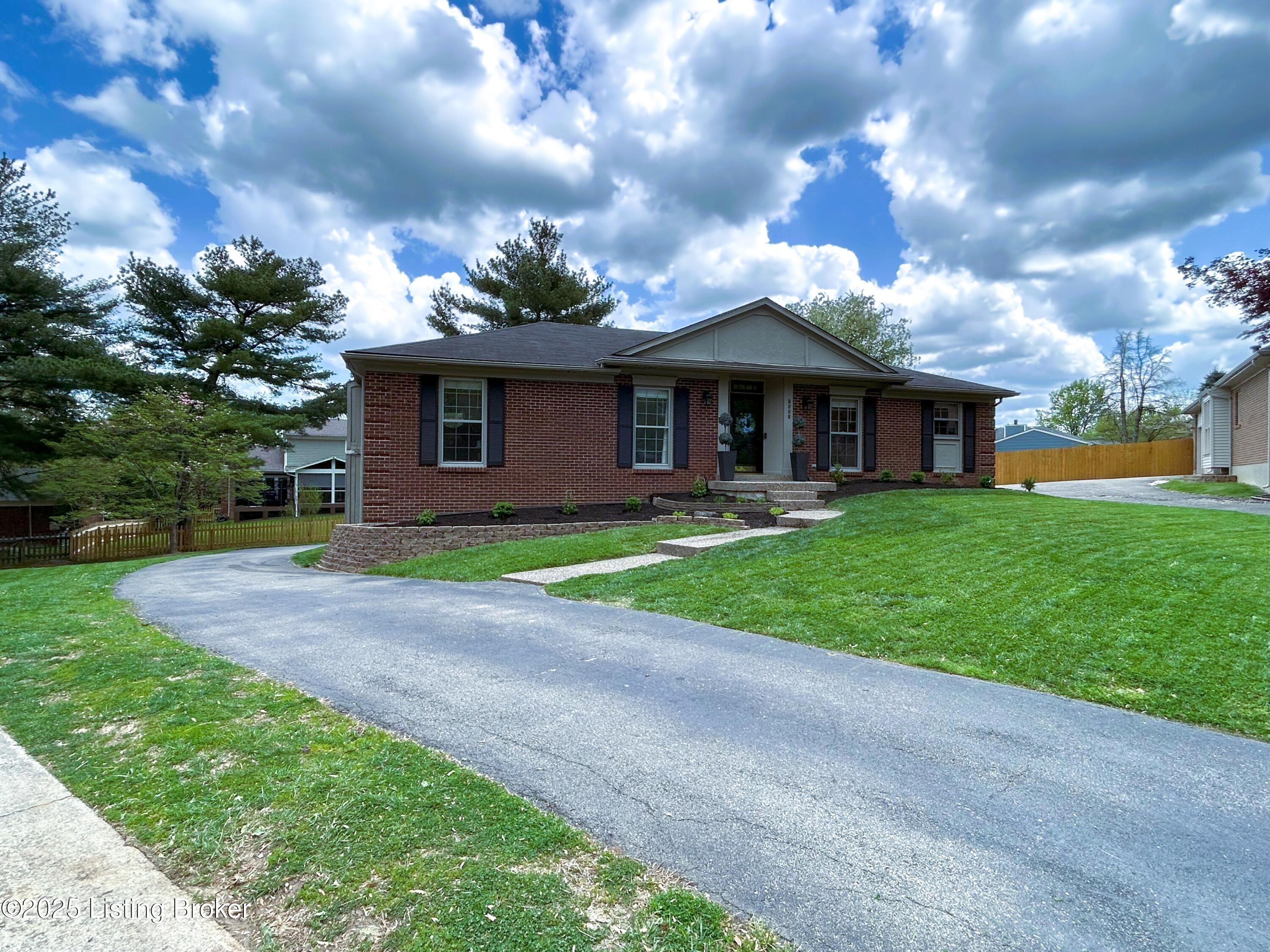 9008 Sandwich Pl, Louisville, Pennsylvania image 2