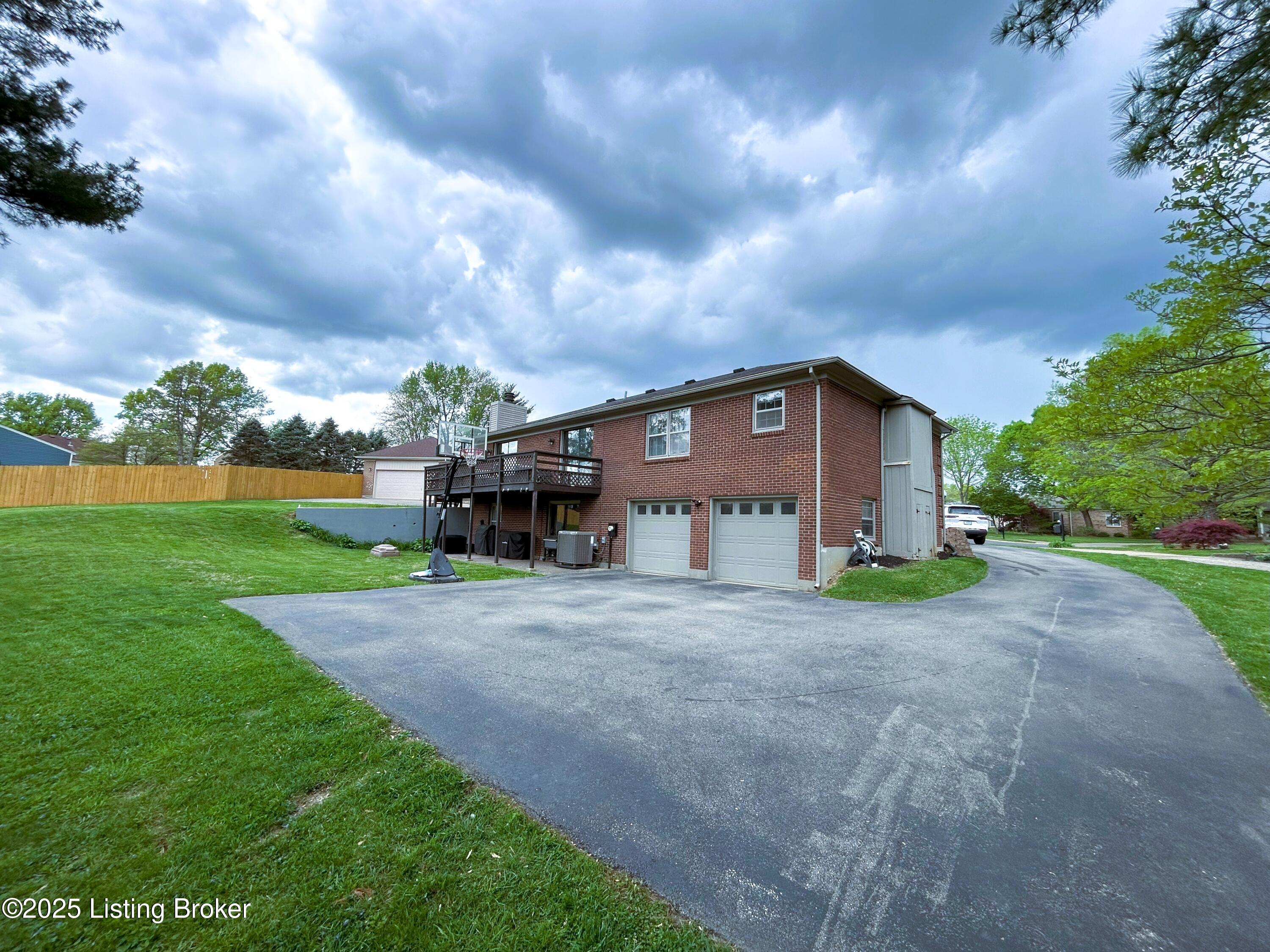 9008 Sandwich Pl, Louisville, Pennsylvania image 4