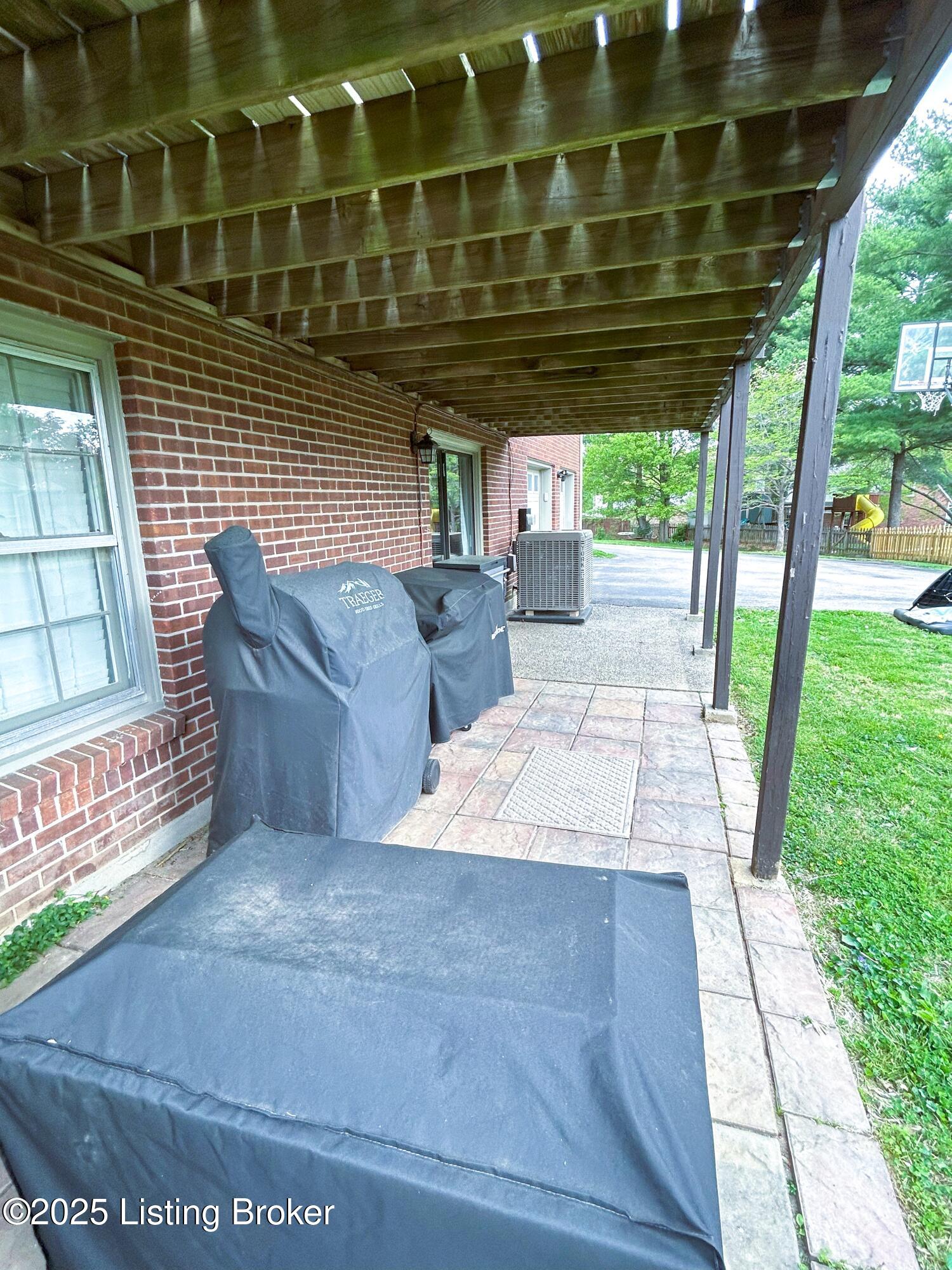 9008 Sandwich Pl, Louisville, Pennsylvania image 7