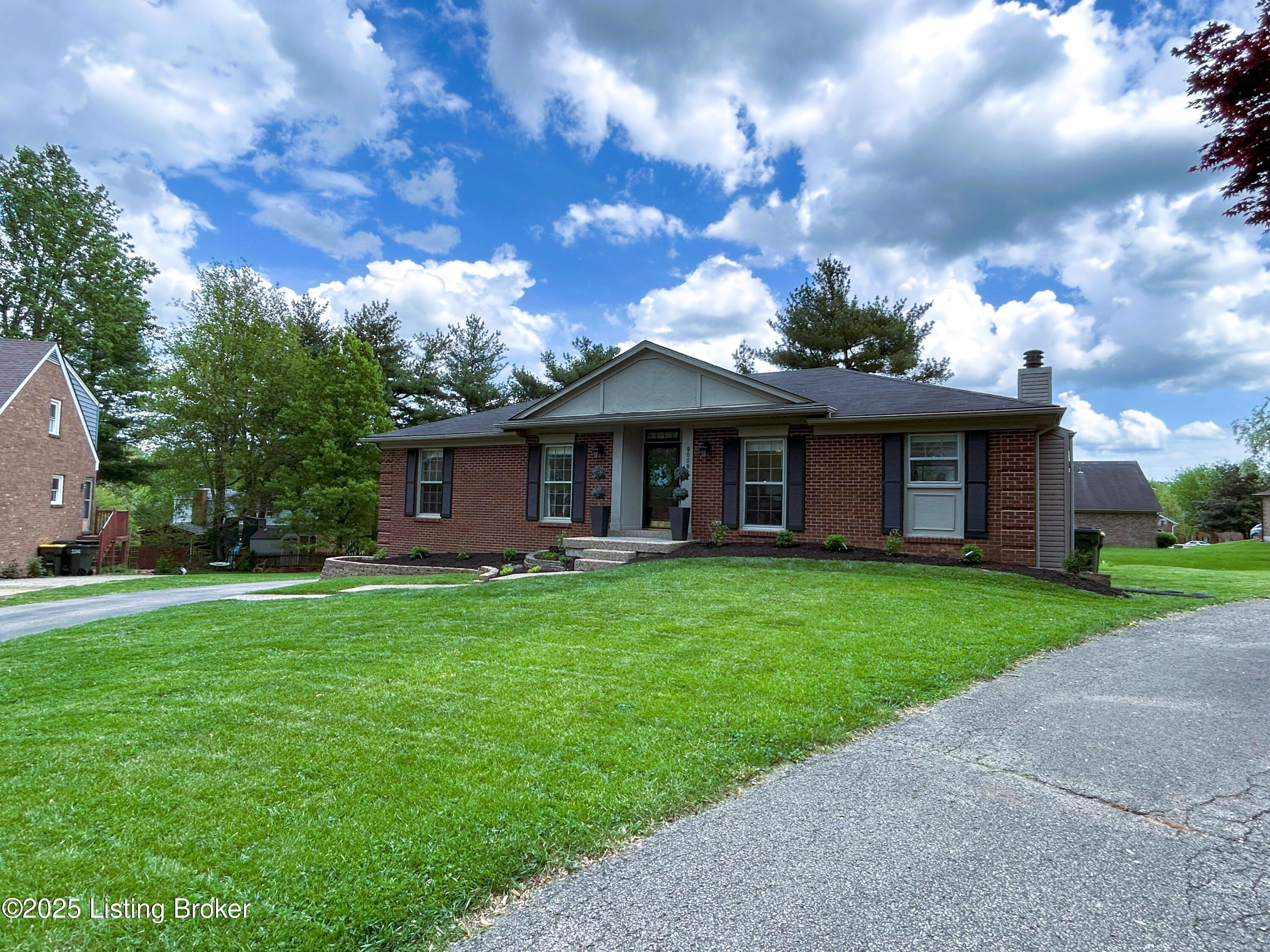 9008 Sandwich Pl, Louisville, Pennsylvania image 3