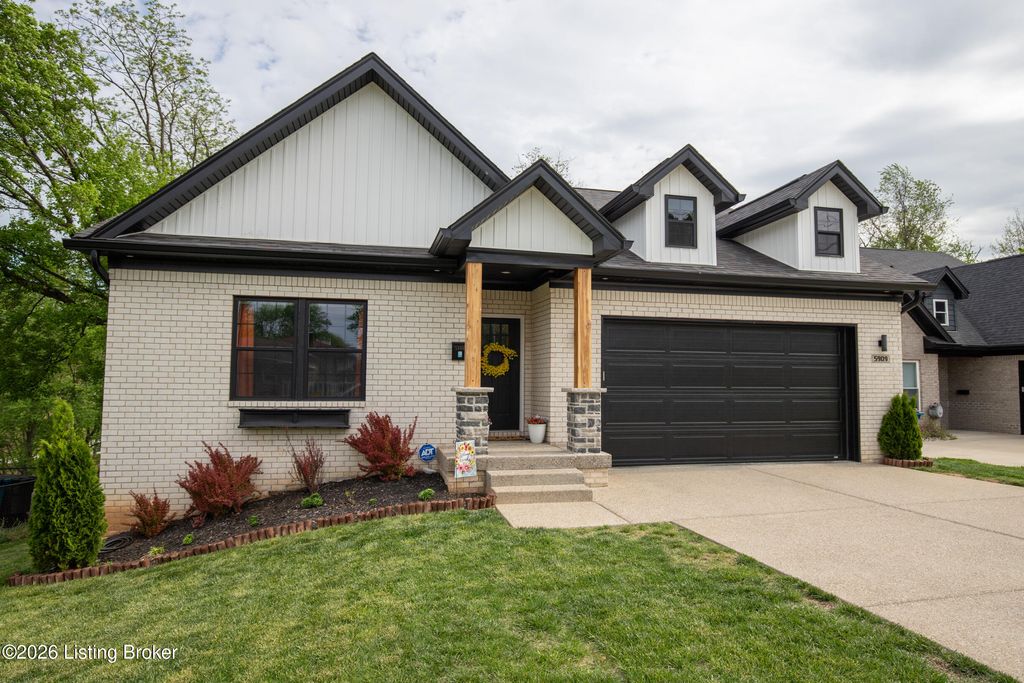 Photo of 5909 Bay Pine Dr, Louisville, KY 40219 (MLS # 1714276)