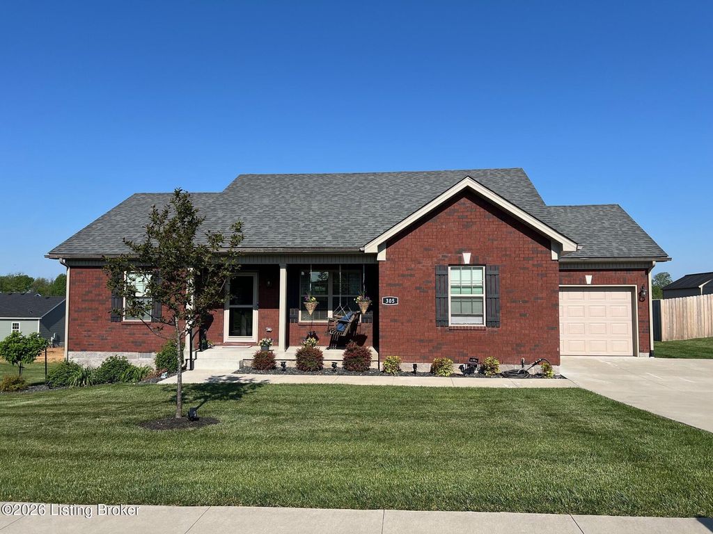 Photo of 305 Oak Hill Ct, Bardstown, KY 40004 (MLS # 1715553)