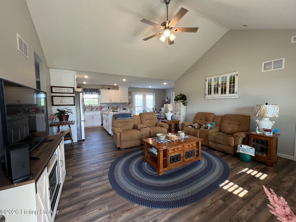 Photo of 305 Oak Hill Ct, Bardstown, KY 40004 (MLS # 1715553)