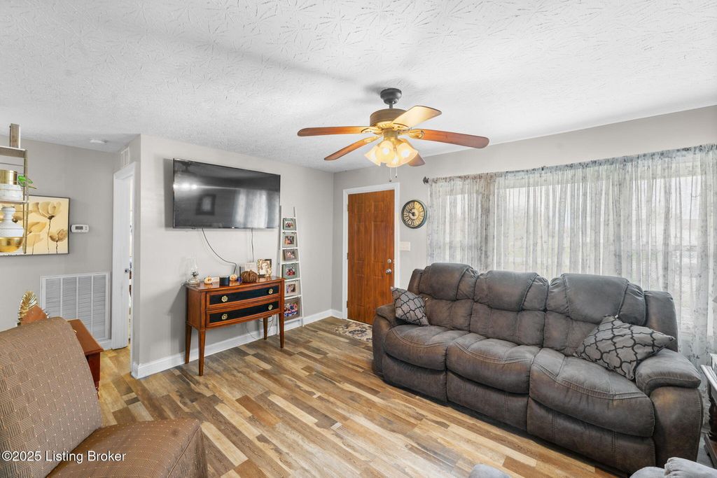 Photo of 1641 Shady Land Church Rd, Bowling Green, KY 42101 (MLS # 1707751)