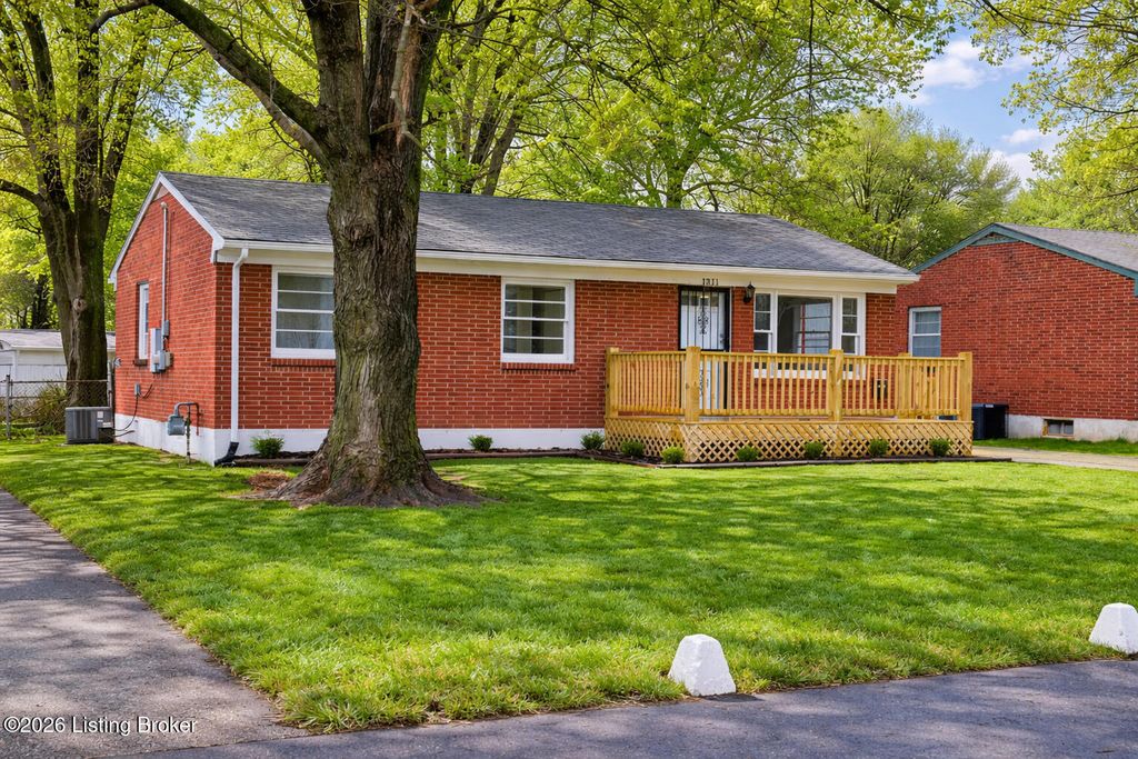 Photo of 1311 Scholar St, Louisville, KY 40213 (MLS # 1712956)