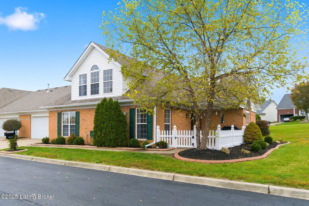 Photo of 1071 Rosewood Pl, La Grange, KY 40031 (MLS # 1702116)