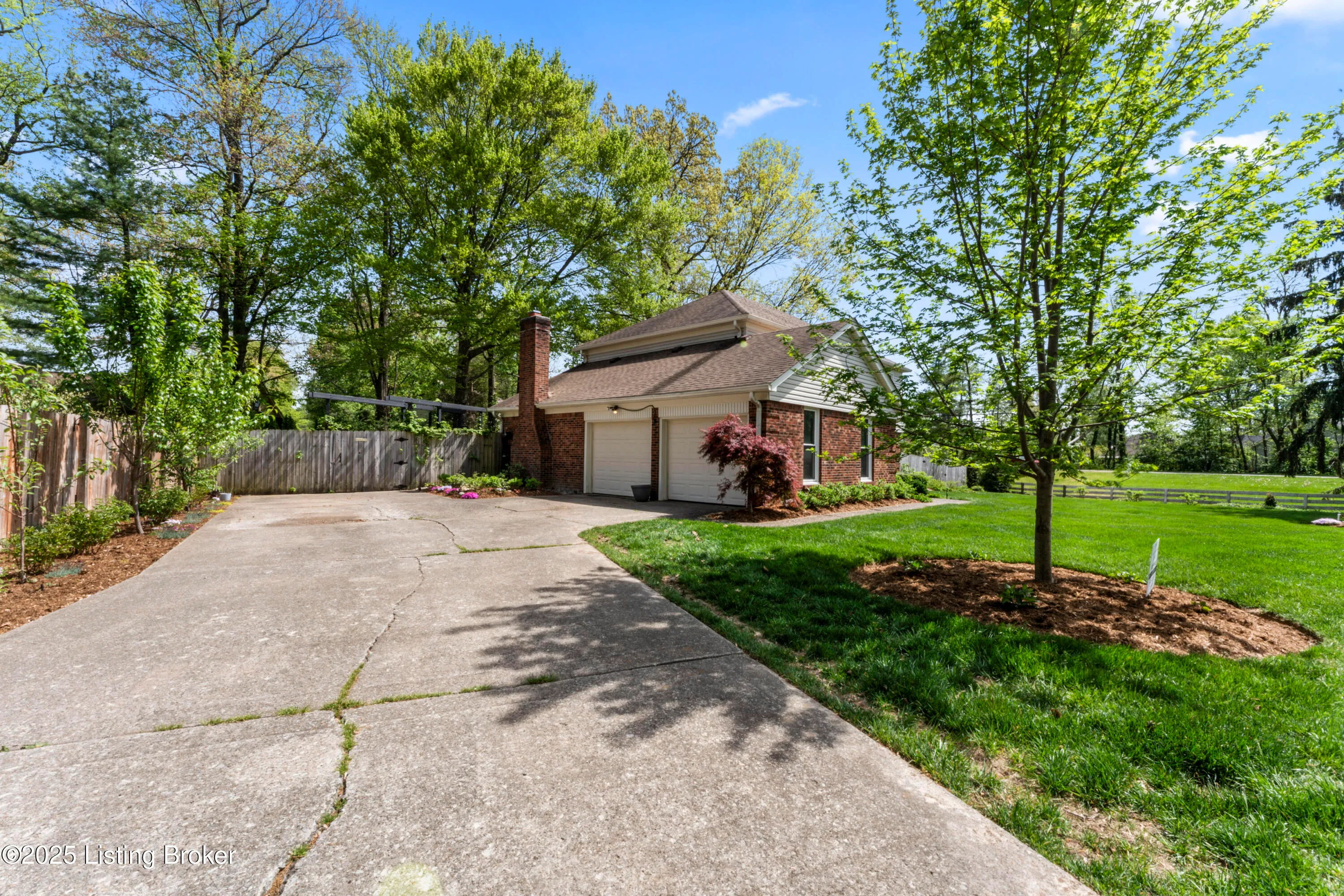 Louisville, Kentucky 40241, United States, 4 Bedrooms Bedrooms, ,3 BathroomsBathrooms,Residential,Pending,119516