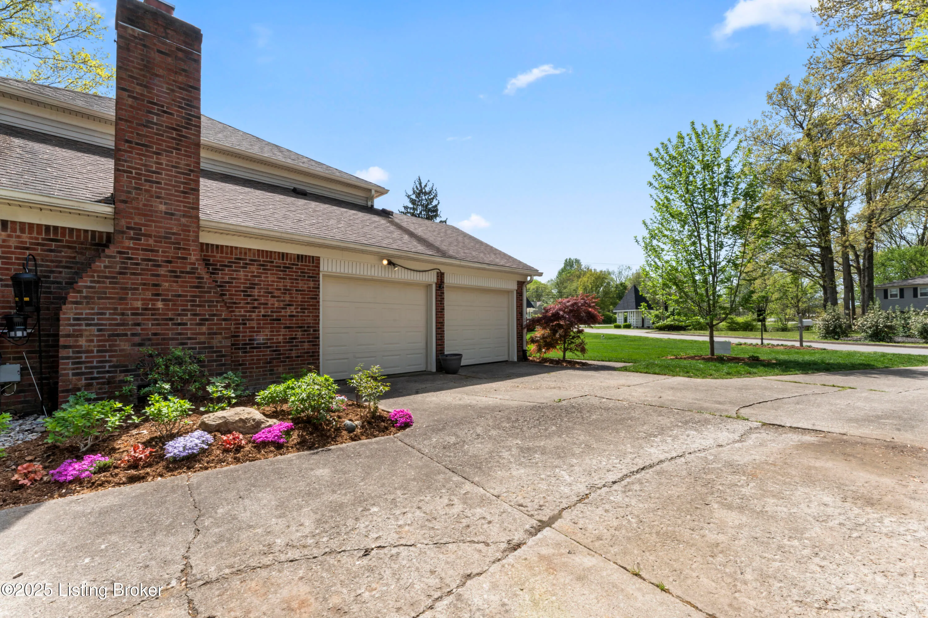 Louisville, Kentucky 40241, United States, 4 Bedrooms Bedrooms, ,3 BathroomsBathrooms,Residential,Pending,119516