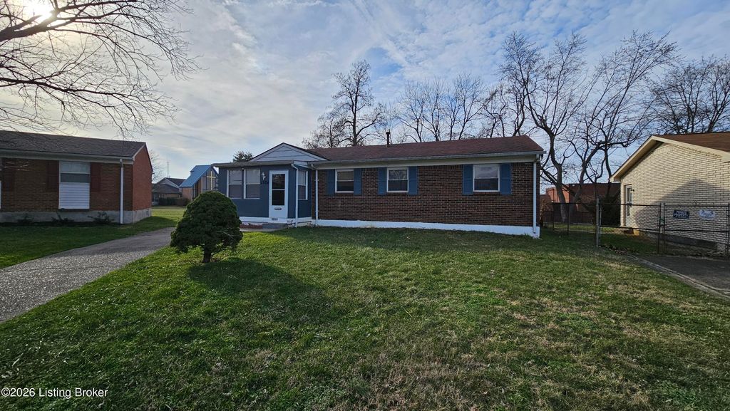 Photo of 1504 Weaver Ct, Louisville, KY 40211 (MLS # 1706124)