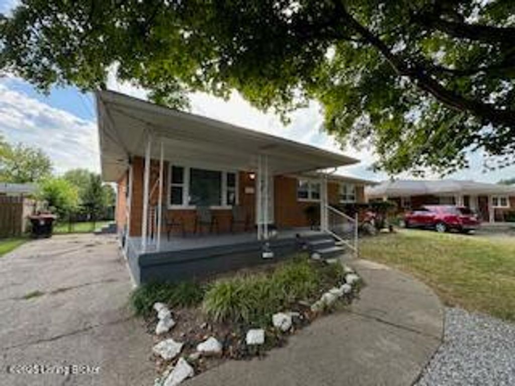 Photo of 4310 Fluhr Dr, Louisville, KY 40216 (MLS # 1704171)