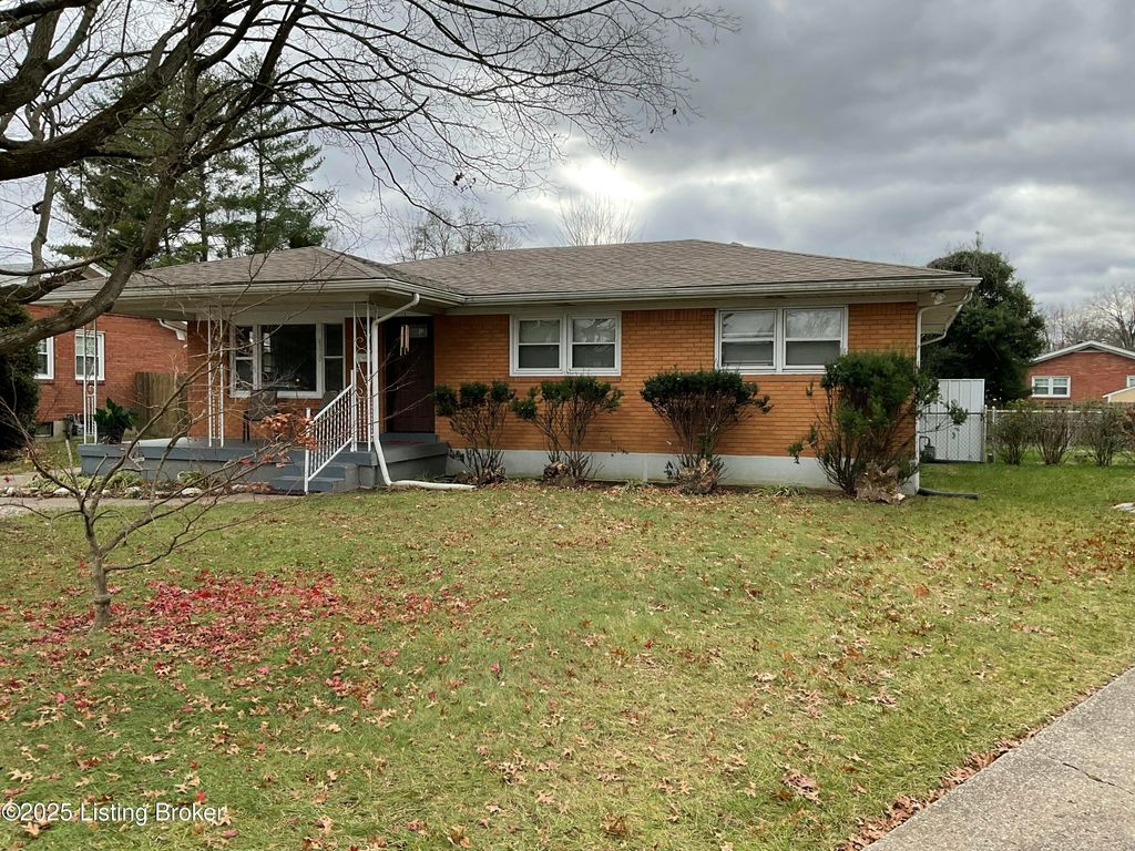 Photo of 4310 Fluhr Dr, Louisville, KY 40216 (MLS # 1704171)