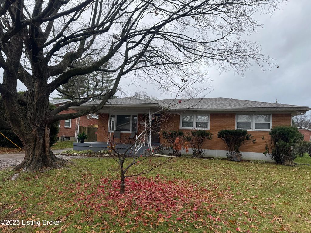 Photo of 4310 Fluhr Dr, Louisville, KY 40216 (MLS # 1704171)