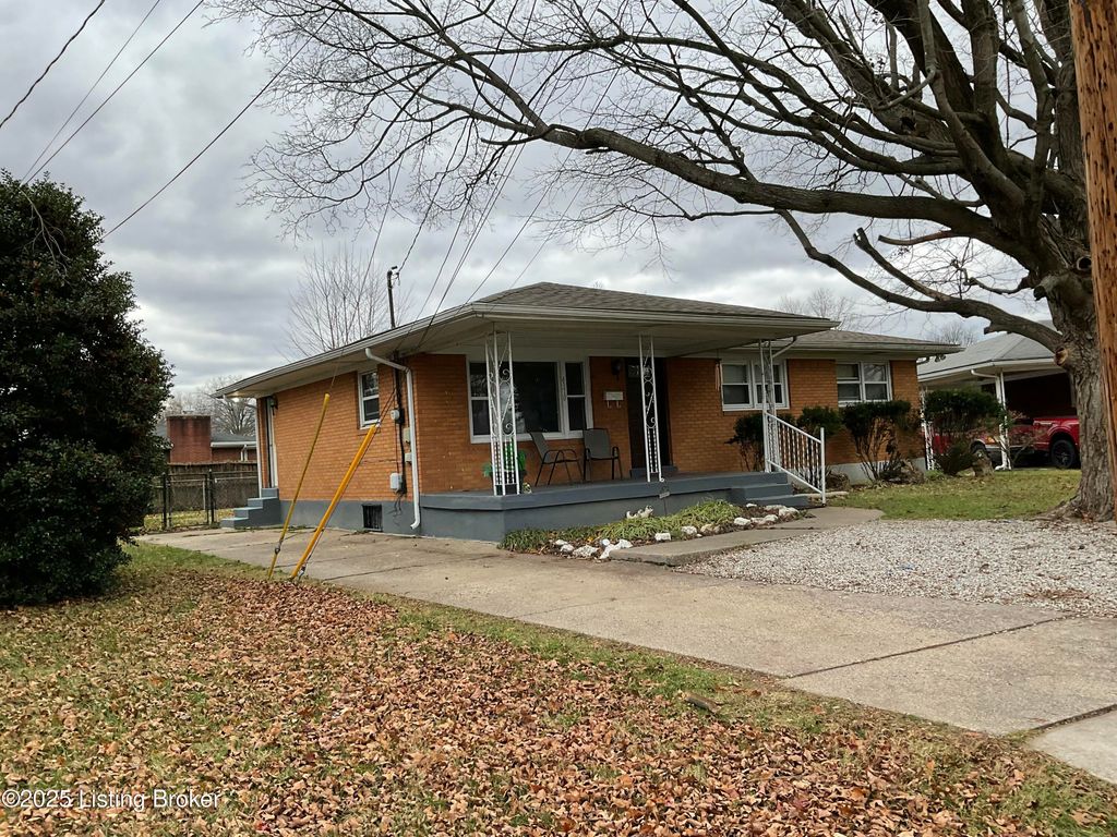 Photo of 4310 Fluhr Dr, Louisville, KY 40216 (MLS # 1704171)