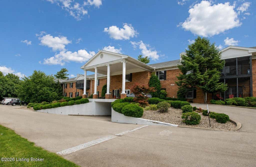 Photo of 1616 Gardiner Ln #211, Louisville, KY 40205 (MLS # 1724499)