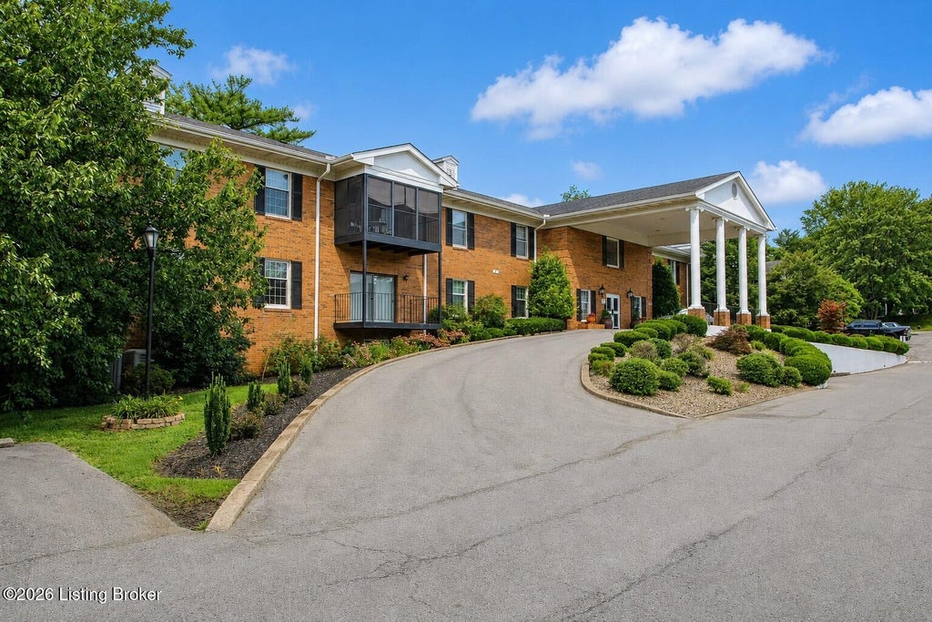 Photo of 1616 Gardiner Ln #211, Louisville, KY 40205 (MLS # 1724499)
