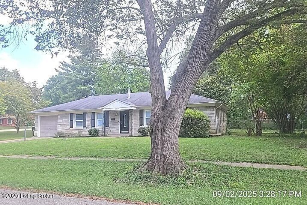 Photo of 8802 Malvern Hill Rd, Louisville, KY 40242 (MLS # 1707408)