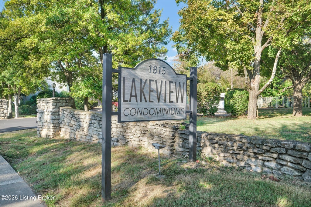 Photo of 1815 Gardiner Ln #APT K90, Louisville, KY 40205 (MLS # 1732469)