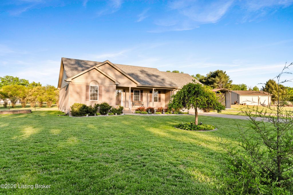 Photo of 146 N Kristal Springs Dr, Shepherdsville, KY 40165 (MLS # 1715317)