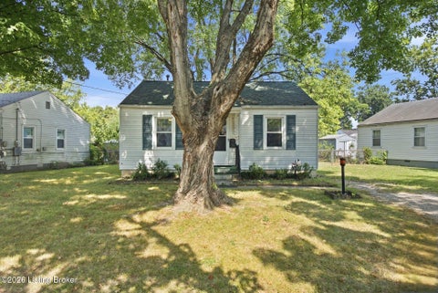 Tiny photo for 1047 Seelbach Ave, Louisville, KY 40215 (MLS # 1730243)