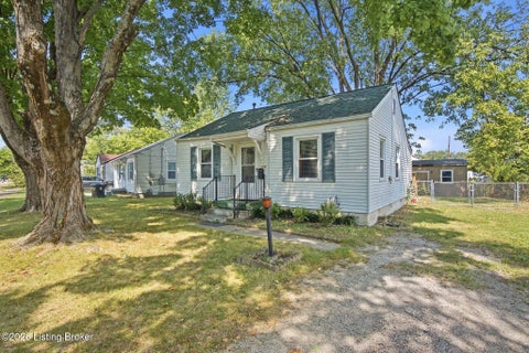 Tiny photo for 1047 Seelbach Ave, Louisville, KY 40215 (MLS # 1730243)