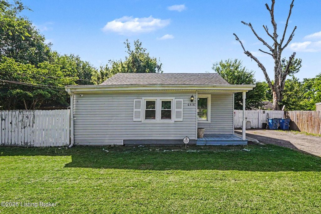 Photo of 6518 Elmwood St, Louisville, KY 40216 (MLS # 1719811)