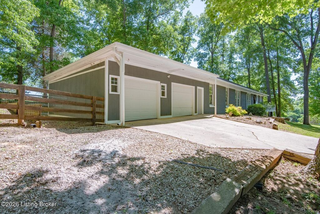 Photo of 288 Bellemeade St, Brandenburg, KY 40108 (MLS # 1717551)