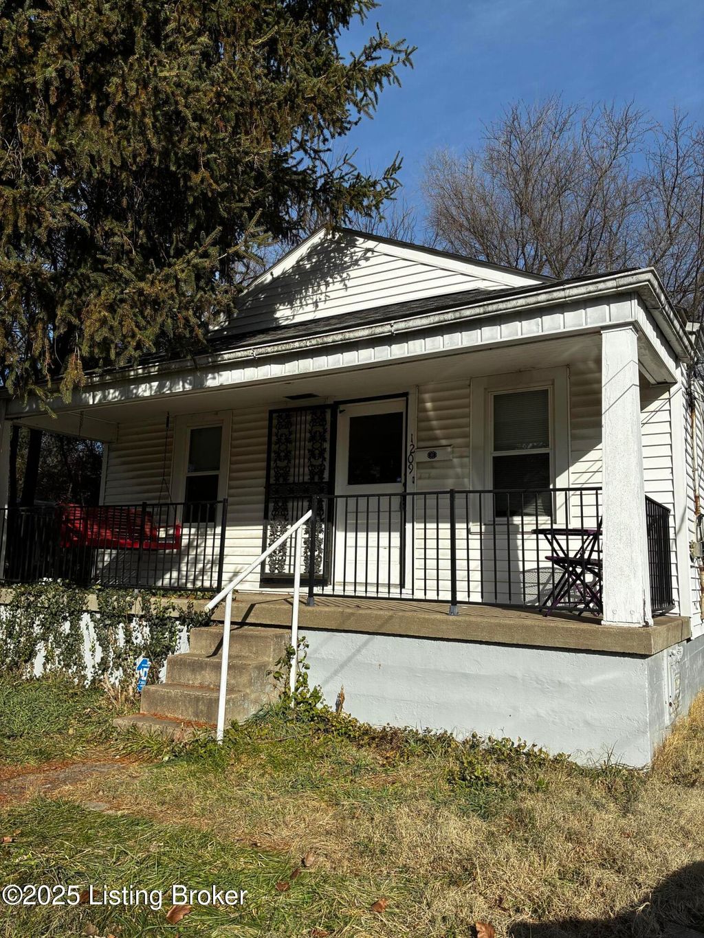 Photo of 1209 Weller Ave, Louisville, KY 40208 (MLS # 1695385)
