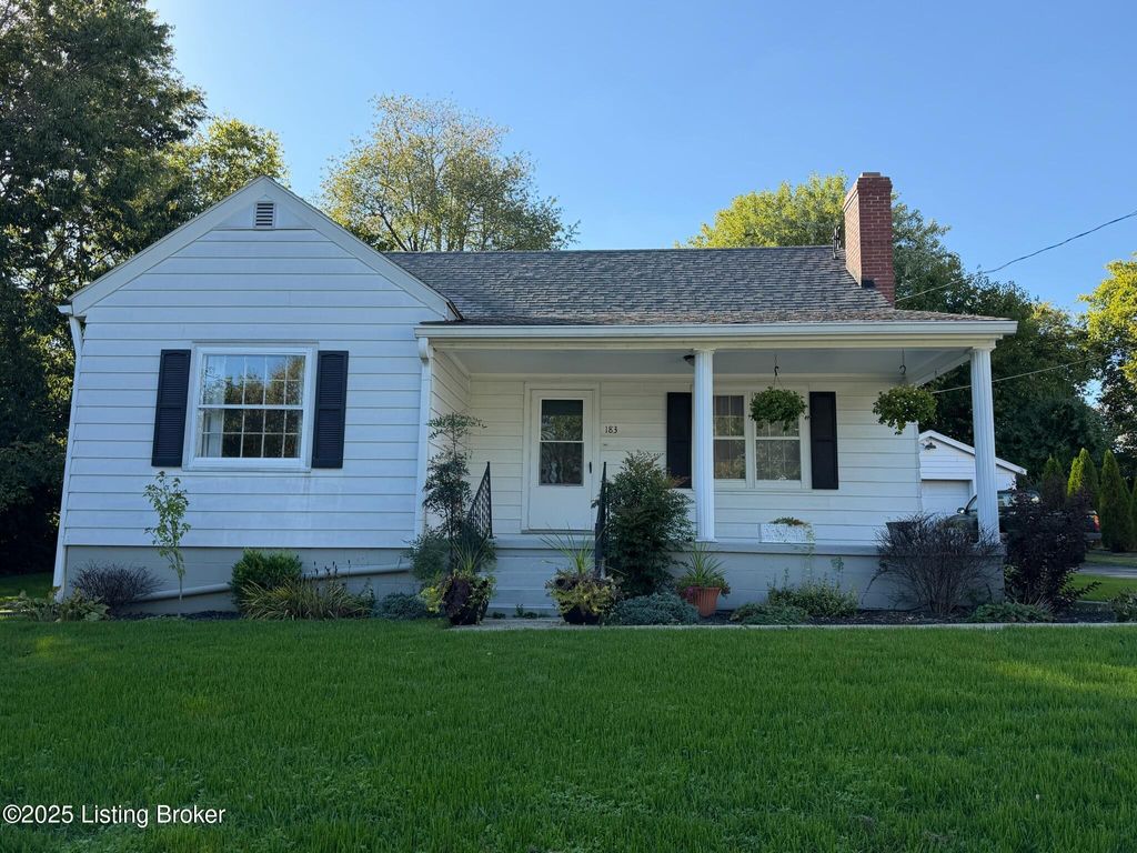 Photo of 183 Eastview Cir, Shelbyville, KY 40065 (MLS # 1700582)