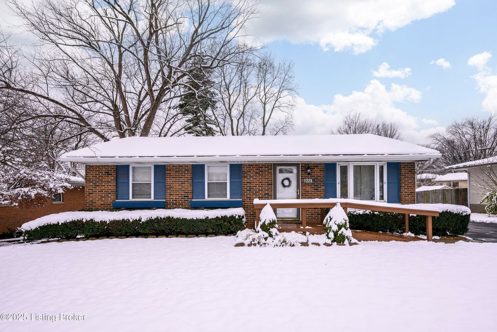 Photo of 1225 Sportsman Dr, Jeffersonville, IN 47130 (MLS # 1704726)
