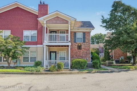 Photo of 6517 Brook Bend Way #228, Louisville, KY 40229 (MLS # 1731495)