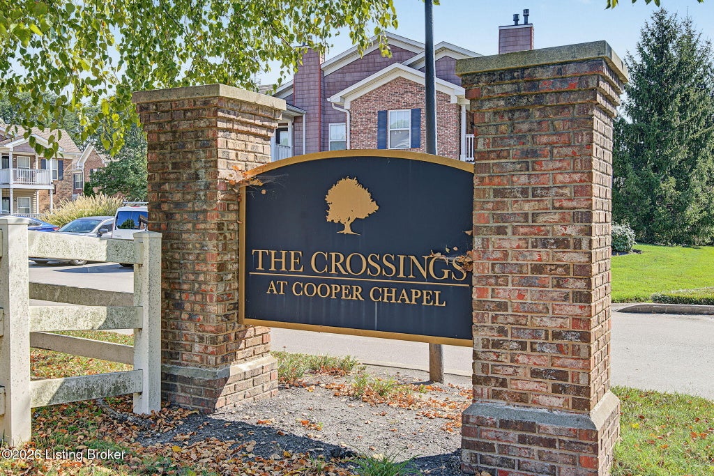 Photo of 6517 Brook Bend Way #228, Louisville, KY 40229 (MLS # 1731495)