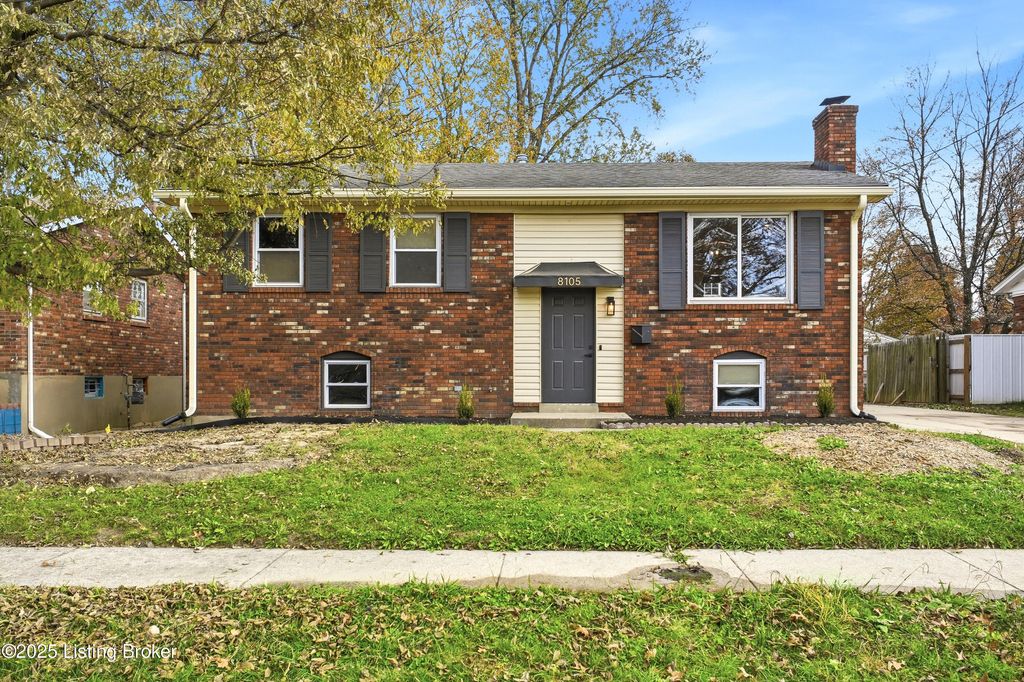 Photo of 8105 Horizon Ln, Louisville, KY 40219 (MLS # 1703505)