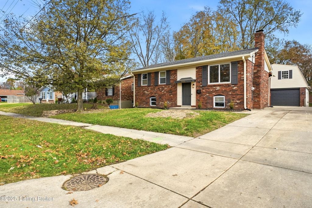 Photo of 8105 Horizon Ln, Louisville, KY 40219 (MLS # 1703505)
