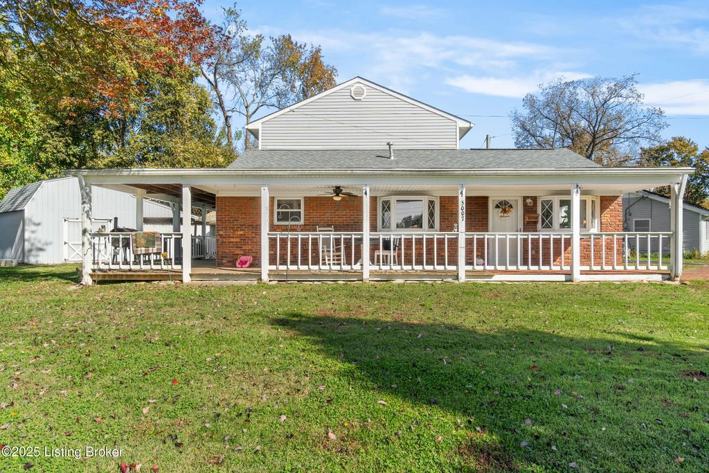 Photo of 5007 Ramona Ln, Louisville, KY 40272 (MLS # 1718125)
