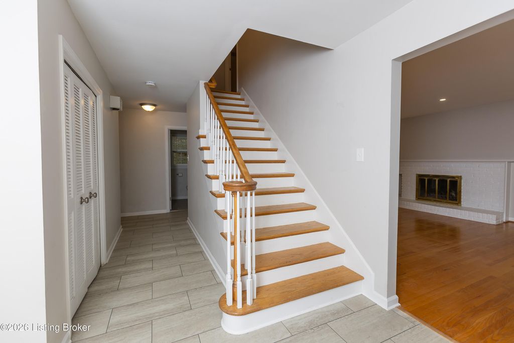 Photo of 1105 Old Cannons Ln, Louisville, KY 40207 (MLS # 1715488)