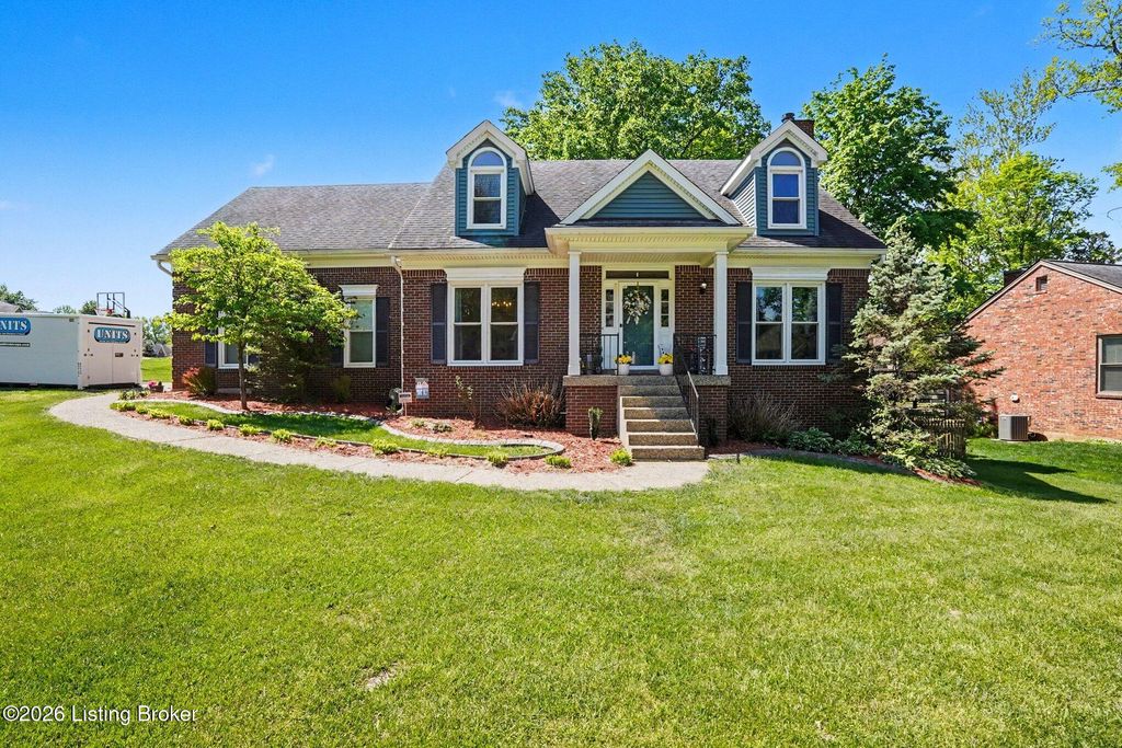 Photo of 5508 Pavilion Way, Louisville, KY 40291 (MLS # 1715300)