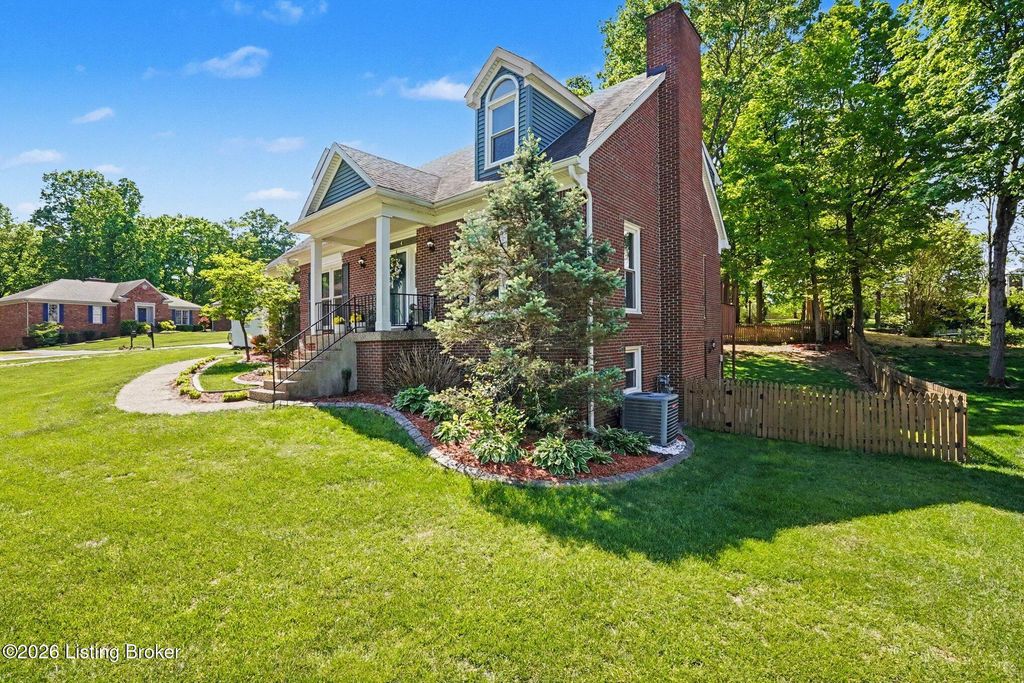 Photo of 5508 Pavilion Way, Louisville, KY 40291 (MLS # 1715300)