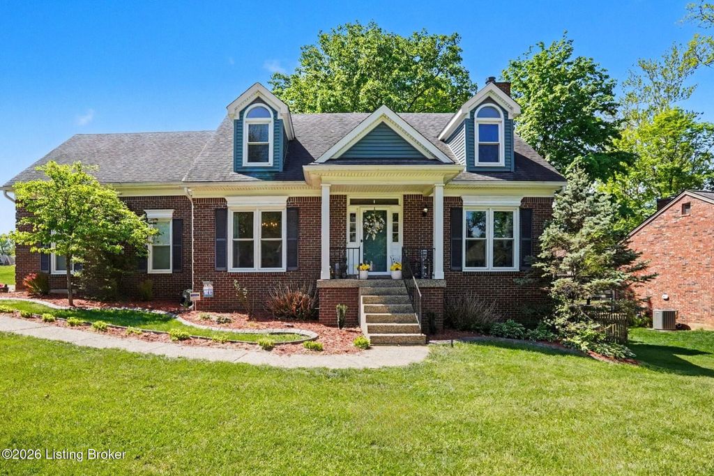 Photo of 5508 Pavilion Way, Louisville, KY 40291 (MLS # 1715300)
