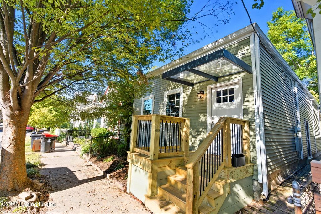 Photo of 1419 Debarr St, Louisville, KY 40204 (MLS # 1708491)